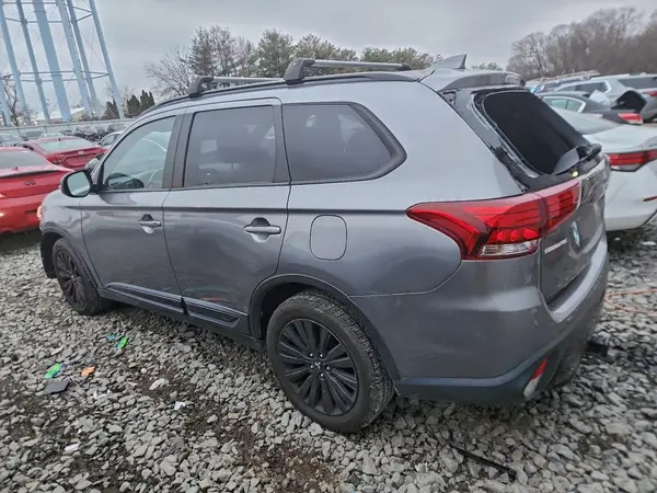 JA4AZ3A39LZ040365 2020 MITSUBISHI OUTLANDER - Image 2