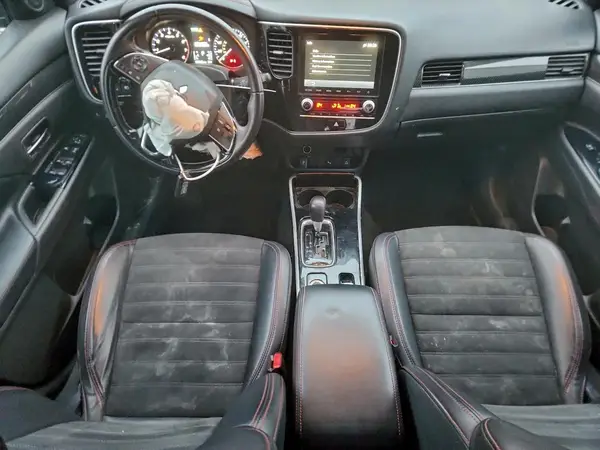 JA4AZ3A39LZ040365 2020 MITSUBISHI OUTLANDER - Image 8