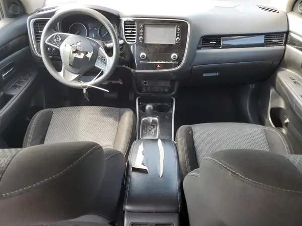 JA4AZ3A39LZ045355 2020 MITSUBISHI OUTLANDER - Image 8