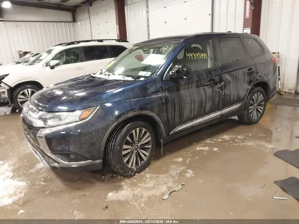 JA4AZ3A39LZ045596 2020 MITSUBISHI OUTLANDER - Image 2