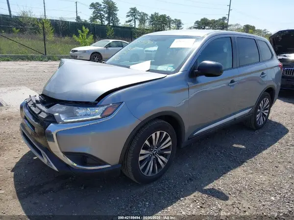 JA4AZ3A39LZ048854 2020 MITSUBISHI OUTLANDER - Image 2