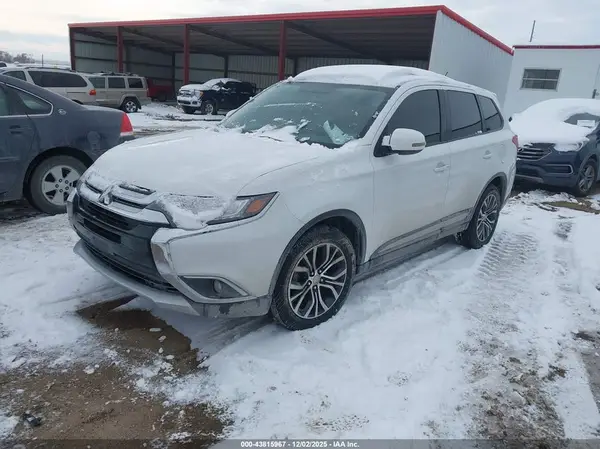 JA4AZ3A3XGZ005453 2016 MITSUBISHI OUTLANDER - Image 2
