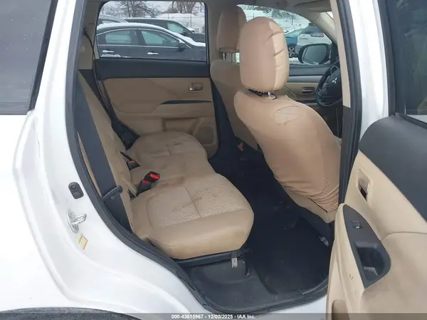 JA4AZ3A3XGZ005453 2016 MITSUBISHI OUTLANDER - Image 8