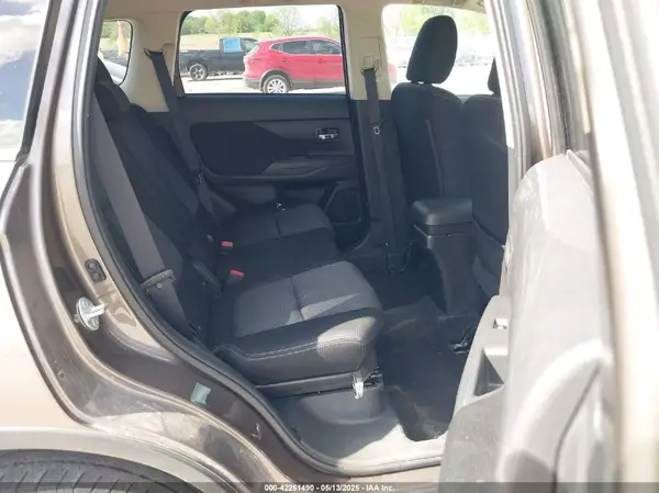 JA4AZ3A3XGZ014041 2016 MITSUBISHI OUTLANDER - Image 8