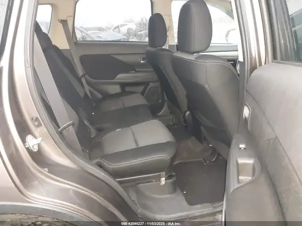JA4AZ3A3XGZ017392 2016 MITSUBISHI OUTLANDER - Image 8