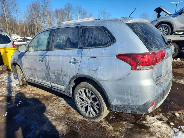 JA4AZ3A3XGZ021586 2016 MITSUBISHI OUTLANDER - Image 2