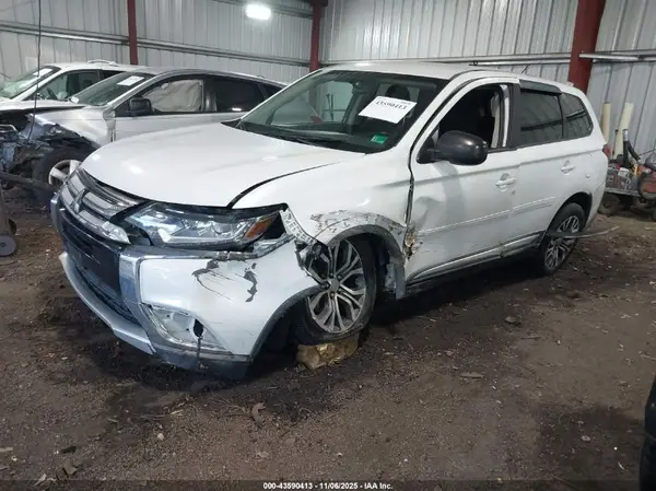 JA4AZ3A3XGZ039912 2016 MITSUBISHI OUTLANDER - Image 2
