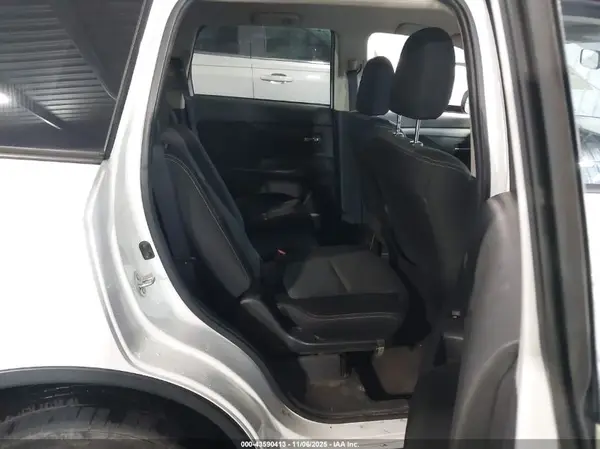 JA4AZ3A3XGZ039912 2016 MITSUBISHI OUTLANDER - Image 8