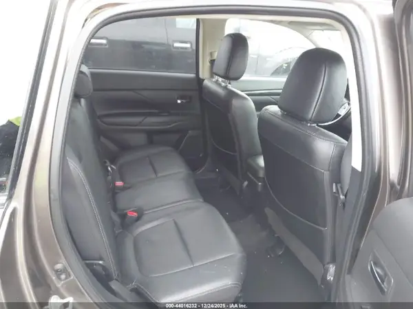 JA4AZ3A3XGZ042941 2016 MITSUBISHI OUTLANDER - Image 8