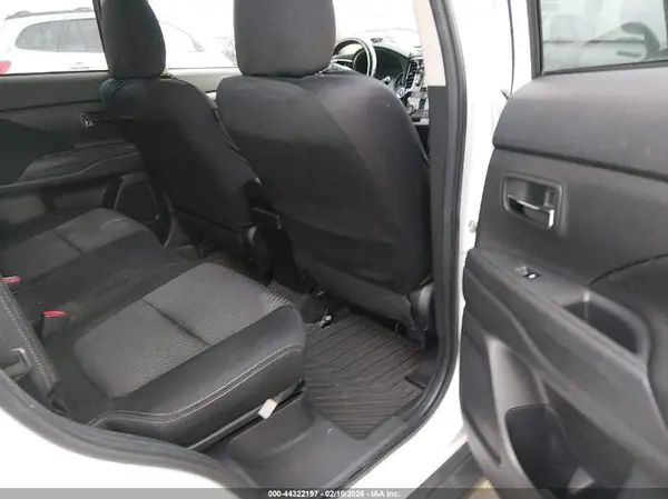 JA4AZ3A3XGZ063000 2016 MITSUBISHI OUTLANDER - Image 8