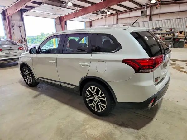 JA4AZ3A3XGZ063465 2016 MITSUBISHI OUTLANDER - Image 2
