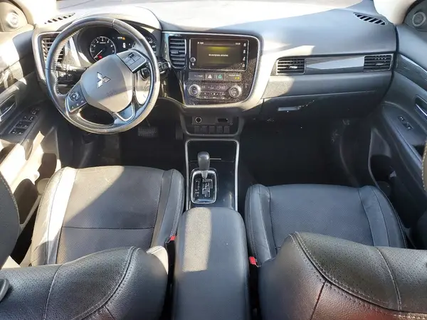 JA4AZ3A3XHZ015630 2017 MITSUBISHI OUTLANDER - Image 8