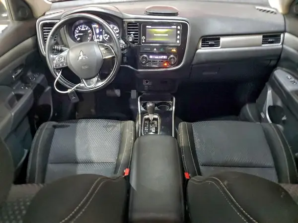 JA4AZ3A3XHZ020696 2017 MITSUBISHI OUTLANDER - Image 8
