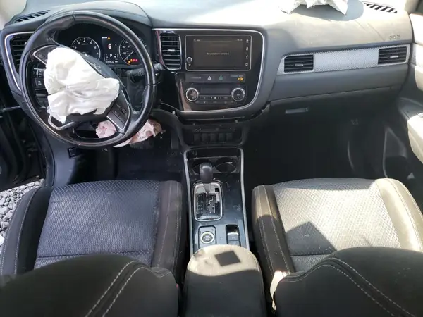 JA4AZ3A3XHZ022979 2017 MITSUBISHI OUTLANDER - Image 8