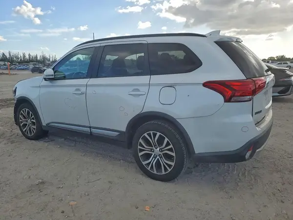 JA4AZ3A3XHZ027616 2017 MITSUBISHI OUTLANDER - Image 2