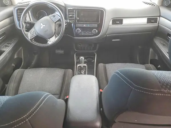 JA4AZ3A3XHZ027616 2017 MITSUBISHI OUTLANDER - Image 8