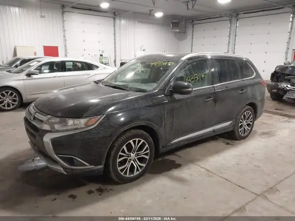 JA4AZ3A3XHZ030192 2017 MITSUBISHI OUTLANDER - Image 2