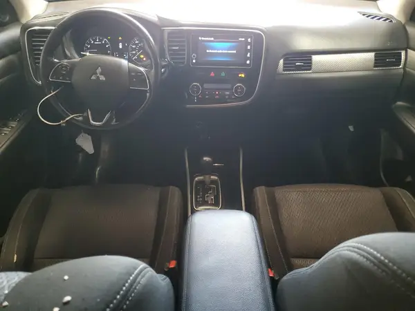 JA4AZ3A3XHZ036932 2017 MITSUBISHI OUTLANDER - Image 8
