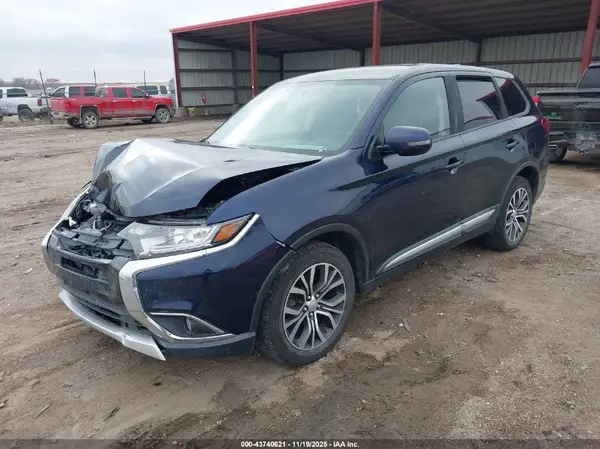 JA4AZ3A3XHZ037711 2017 MITSUBISHI OUTLANDER - Image 2