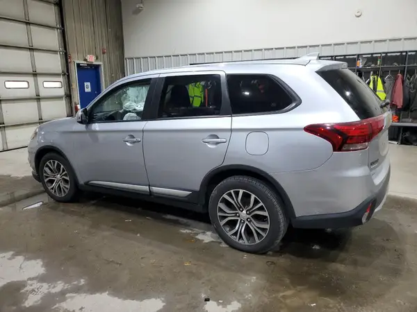 JA4AZ3A3XHZ037823 2017 MITSUBISHI OUTLANDER - Image 2