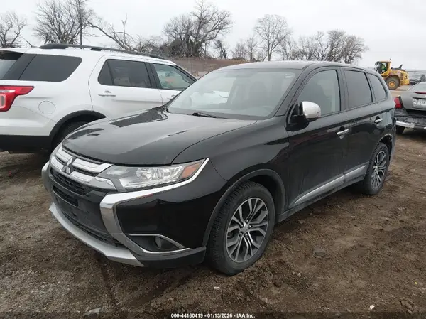 JA4AZ3A3XHZ041323 2017 MITSUBISHI OUTLANDER - Image 2