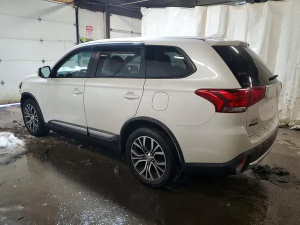 JA4AZ3A3XHZ052788 2017 MITSUBISHI OUTLANDER - Image 2