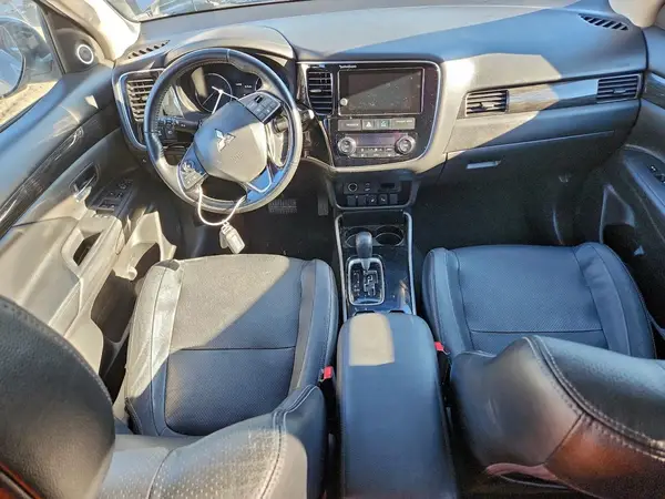 JA4AZ3A3XHZ059739 2017 MITSUBISHI OUTLANDER - Image 8