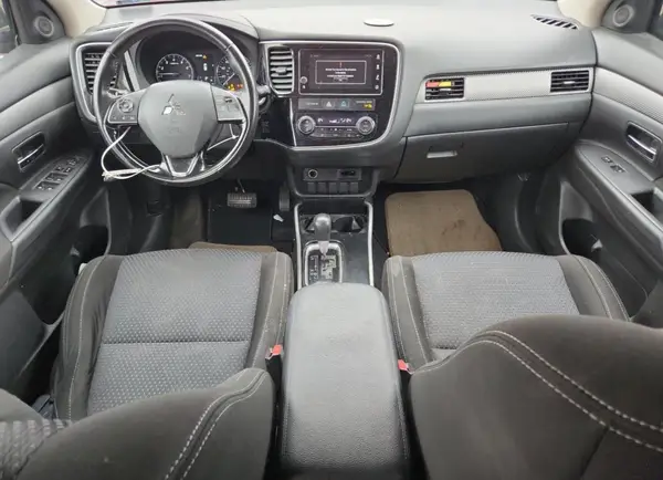 JA4AZ3A3XHZ065136 2017 MITSUBISHI OUTLANDER - Image 8