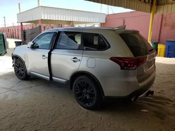 JA4AZ3A3XJJ000288 2018 MITSUBISHI OUTLANDER - Image 2