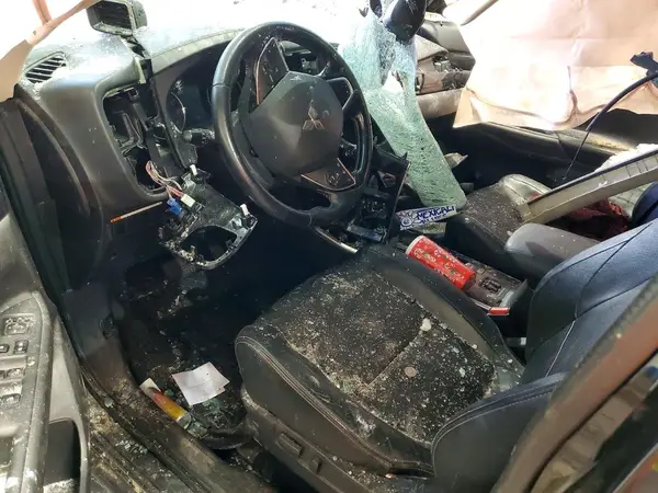 JA4AZ3A3XJJ000355 2018 MITSUBISHI OUTLANDER - Image 8