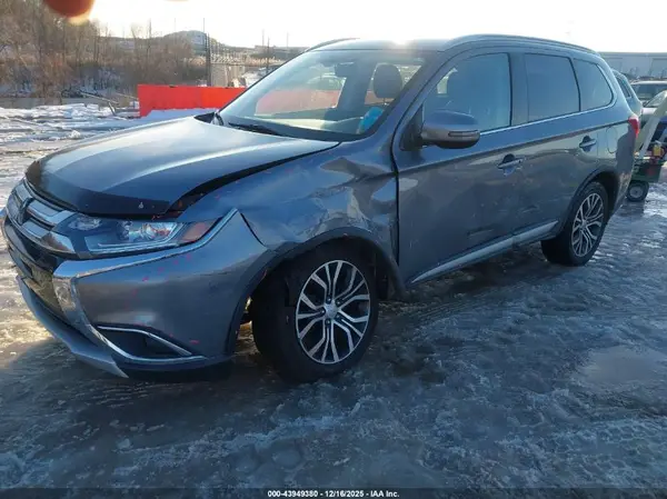 JA4AZ3A3XJJ001683 2018 MITSUBISHI OUTLANDER - Image 2