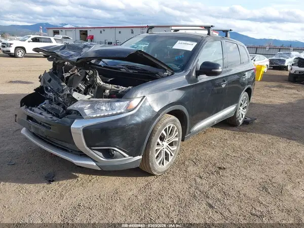 JA4AZ3A3XJJ002820 2018 MITSUBISHI OUTLANDER - Image 2