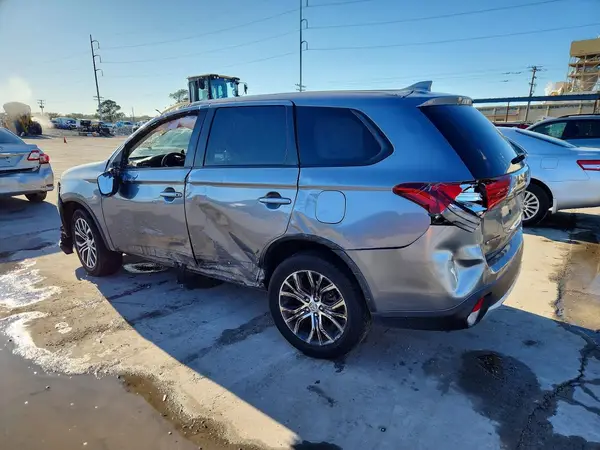 JA4AZ3A3XJJ003529 2018 MITSUBISHI OUTLANDER - Image 2