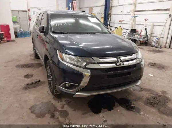JA4AZ3A3XJJ006138 2018 MITSUBISHI OUTLANDER - Image 1