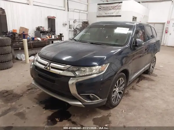 JA4AZ3A3XJJ006138 2018 MITSUBISHI OUTLANDER - Image 2