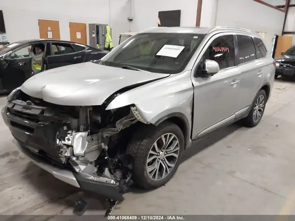 JA4AZ3A3XJZ013513 2018 MITSUBISHI OUTLANDER - Image 2