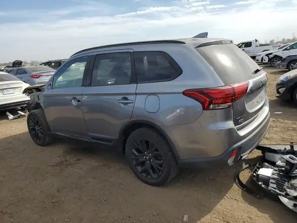 JA4AZ3A3XJZ023782 2018 MITSUBISHI OUTLANDER - Image 2