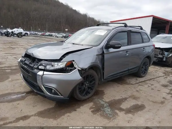 JA4AZ3A3XJZ026651 2018 MITSUBISHI OUTLANDER - Image 2
