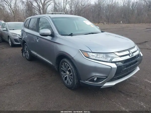 JA4AZ3A3XJZ053588 2018 MITSUBISHI OUTLANDER - Image 1