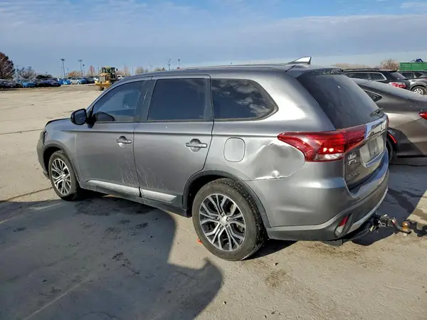 JA4AZ3A3XJZ057897 2018 MITSUBISHI OUTLANDER - Image 2