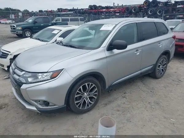 JA4AZ3A3XJZ058273 2018 MITSUBISHI OUTLANDER - Image 2