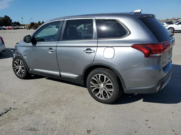 JA4AZ3A3XJZ058340 2018 MITSUBISHI OUTLANDER - Image 2