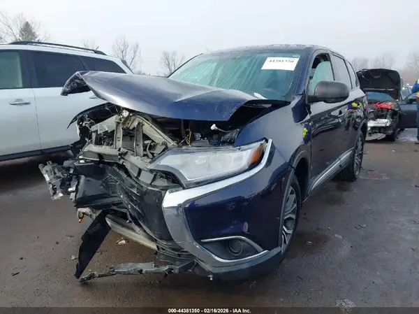 JA4AZ3A3XJZ058628 2018 MITSUBISHI OUTLANDER - Image 2