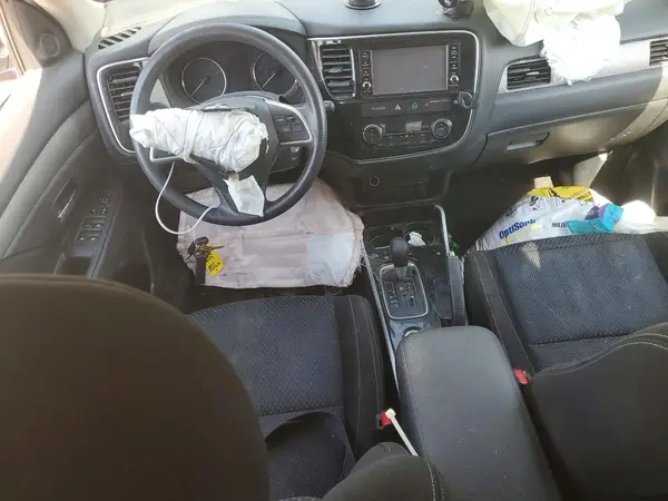 JA4AZ3A3XJZ061268 2018 MITSUBISHI OUTLANDER - Image 8