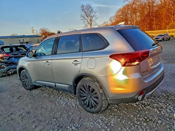 JA4AZ3A3XJZ062016 2018 MITSUBISHI OUTLANDER - Image 2