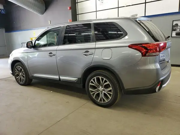 JA4AZ3A3XJZ066700 2018 MITSUBISHI OUTLANDER - Image 2