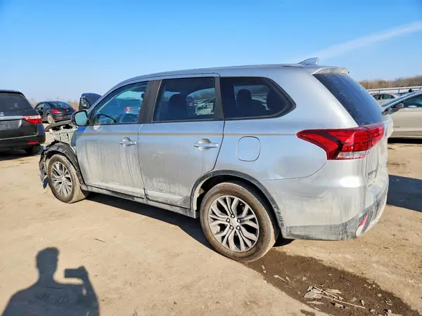 JA4AZ3A3XJZ071394 2018 MITSUBISHI OUTLANDER - Image 2