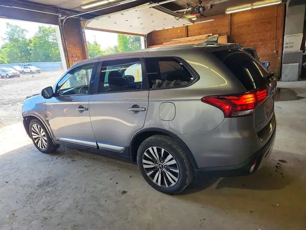 JA4AZ3A3XKZ004263 2019 MITSUBISHI OUTLANDER - Image 2