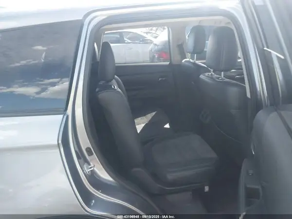 JA4AZ3A3XKZ021676 2019 MITSUBISHI OUTLANDER - Image 8