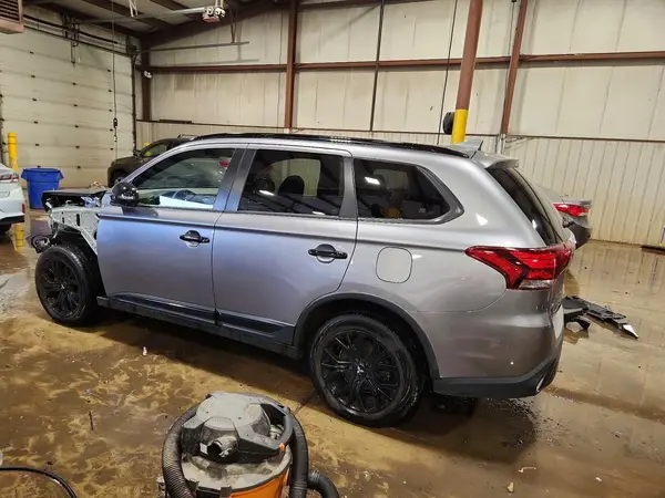 JA4AZ3A3XKZ047789 2019 MITSUBISHI OUTLANDER - Image 2